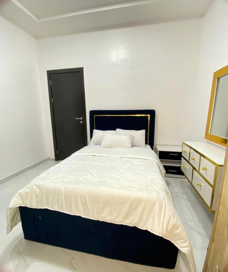 Urban Retreat Luxury Shortlet Apartment Lekki Ajah Lagos With Pool And Gym ภายนอก รูปภาพ