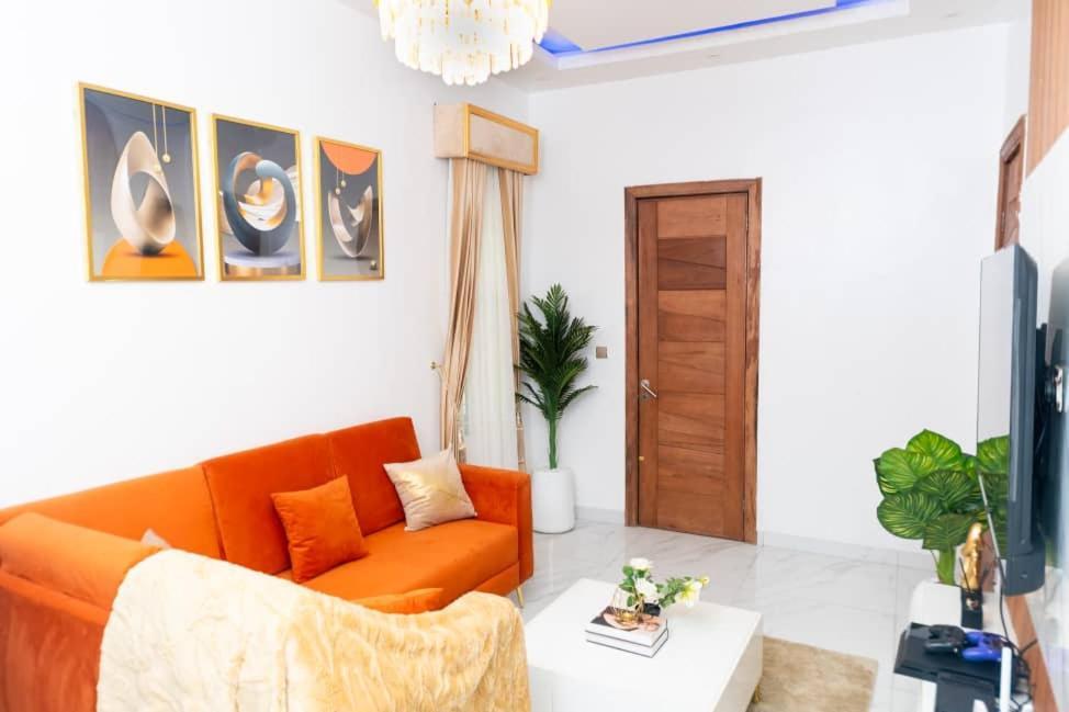 Urban Retreat Luxury Shortlet Apartment Lekki Ajah Lagos With Pool And Gym ภายนอก รูปภาพ