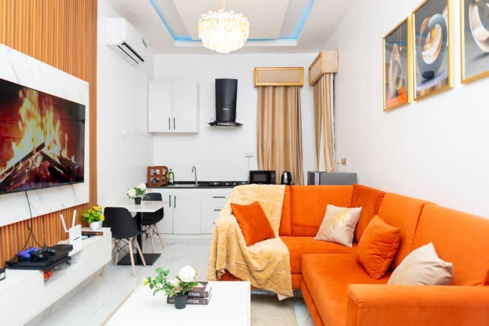 Urban Retreat Luxury Shortlet Apartment Lekki Ajah Lagos With Pool And Gym ภายนอก รูปภาพ
